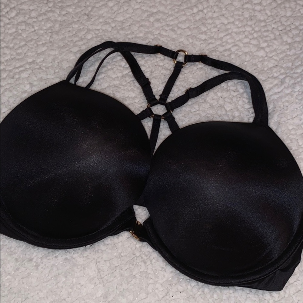 Black Victoria’s Secret bombshell plunge 34D
